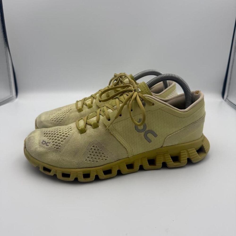 On Cloud Monochrome Women's Size 8. Endive Running Shoe no box (see flaws)